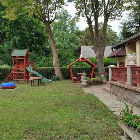 Balatonszemesi Nyaralohaz 度假居